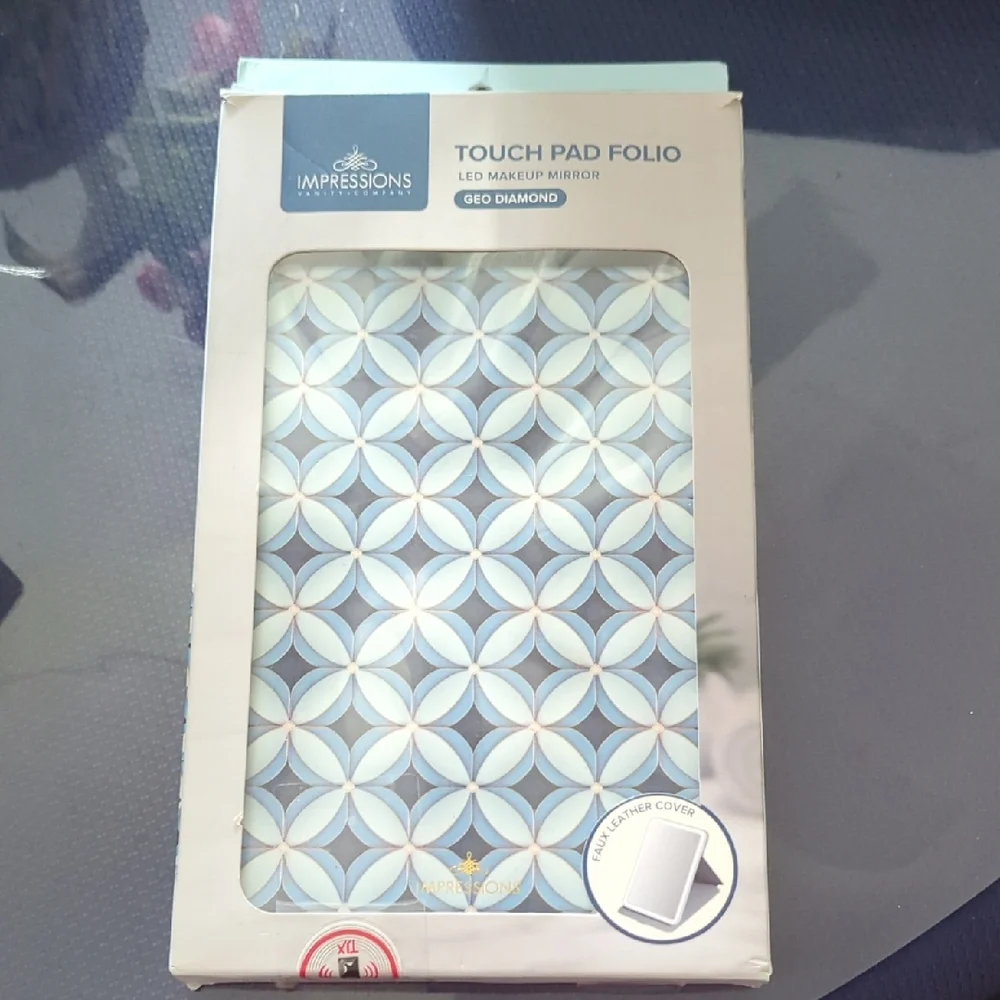 Impressions Geo Diamond Touch Pad Folio - Blue and White
